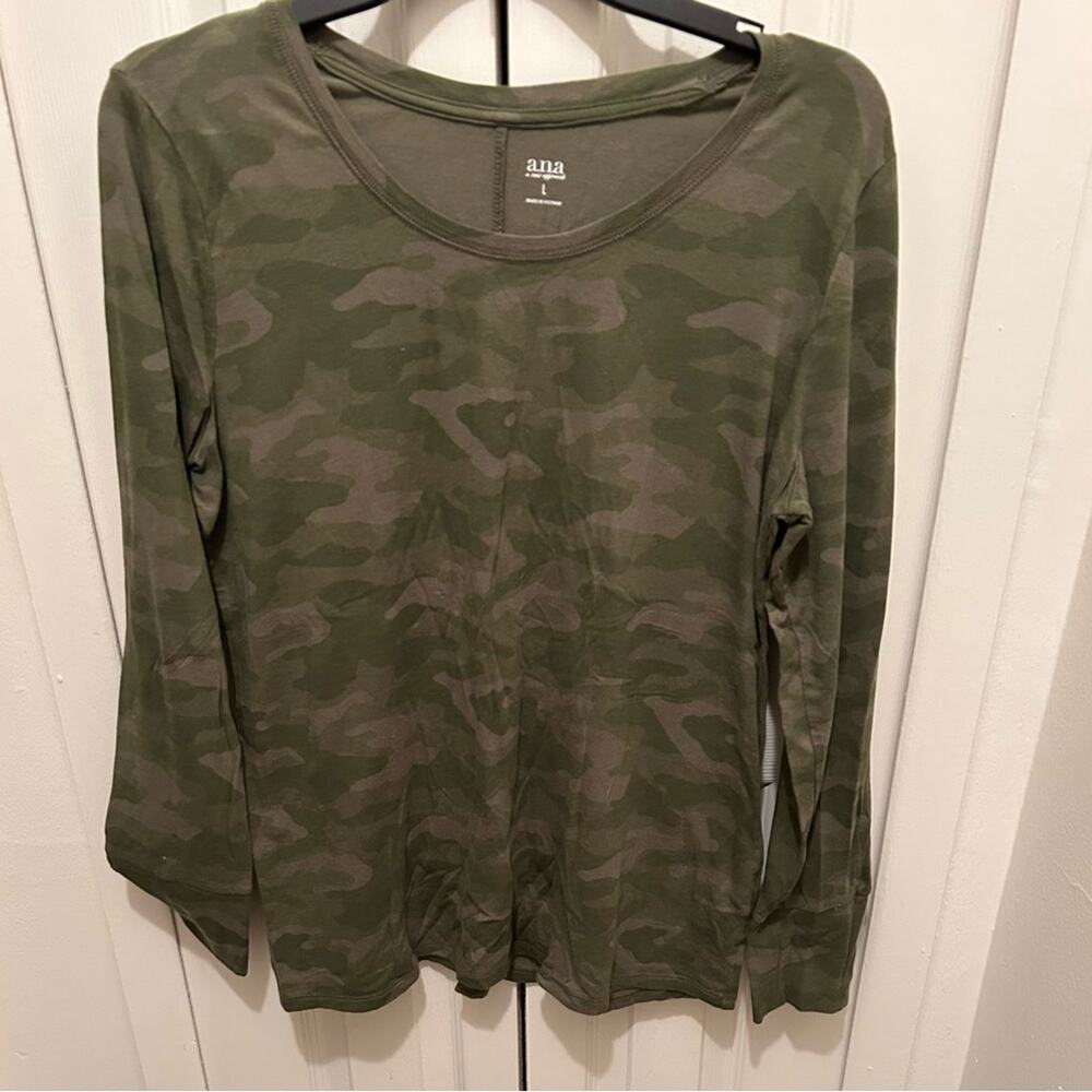 A.n.a. Long Sleeve Tee Camouflage size large